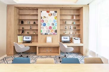 هتل Hampton By Hilton Oswiecim