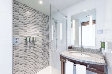 هتل Hampton By Hilton Oswiecim