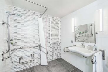 هتل Hampton By Hilton Oswiecim