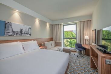 هتل Hampton By Hilton Oswiecim