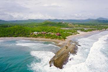 هتل Magnific Rock   Surf Resort & Yoga Retreat Nicaragua