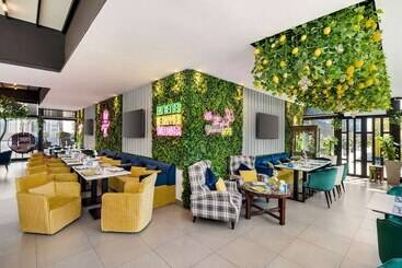 هتل Wyndham Doha West Bay