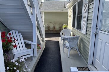 Moontide Motel Cabins & Apartments