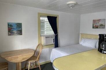 Moontide Motel Cabins & Apartments