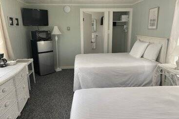 Moontide Motel Cabins & Apartments