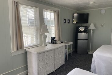 Moontide Motel Cabins & Apartments