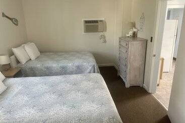 Moontide Motel Cabins & Apartments