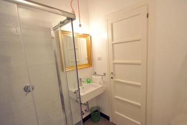 B&b Quater Lett
