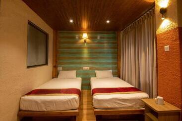 Everest Manla Resort