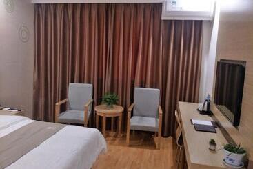 هتل Greentree Inn Henan Shangqiu Liangyuan District Railway Station Express