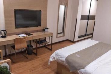 هتل Greentree Inn Henan Shangqiu Liangyuan District Railway Station Express