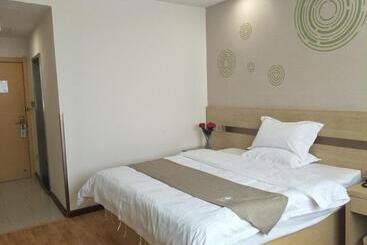 هتل Greentree Inn Henan Shangqiu Liangyuan District Railway Station Express
