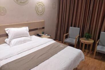 هتل Greentree Inn Henan Shangqiu Liangyuan District Railway Station Express