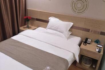 هتل Greentree Inn Henan Shangqiu Liangyuan District Railway Station Express