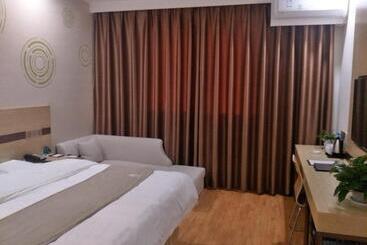هتل Greentree Inn Henan Shangqiu Liangyuan District Railway Station Express