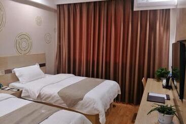 هتل Greentree Inn Henan Shangqiu Liangyuan District Railway Station Express