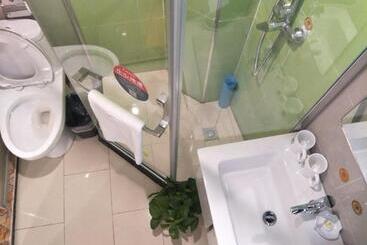 هتل Greentree Inn Henan Shangqiu Liangyuan District Railway Station Express