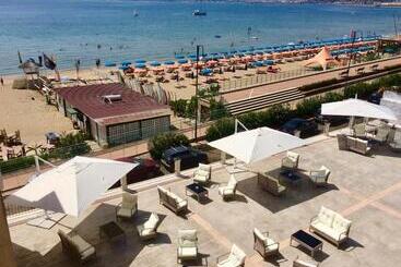 هتل Klaton Beach