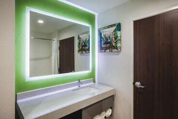 هتل La Quinta By Wyndham Owasso