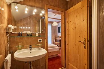 هتل Mountain B&b   La Scalira