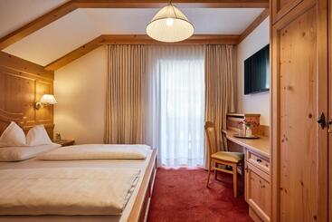 هتل Mountain B&b   La Scalira