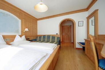 هتل Mountain B&b   La Scalira