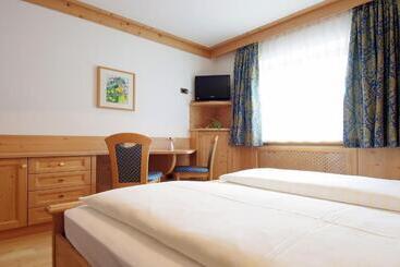 هتل Mountain B&b   La Scalira