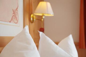 هتل Mountain B&b   La Scalira