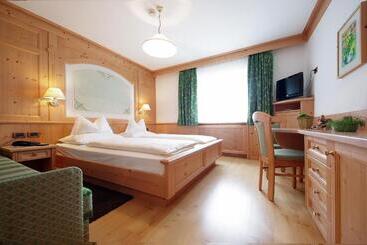 هتل Mountain B&b   La Scalira
