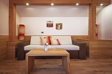 هتل Mountain B&b   La Scalira