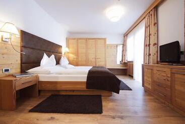 هتل Mountain B&b   La Scalira