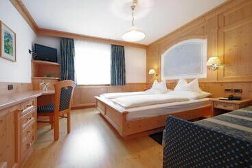 هتل Mountain B&b   La Scalira