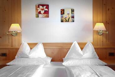 هتل Mountain B&b   La Scalira