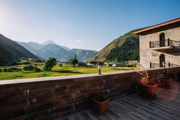 هتل Sno Inn Kazbegi