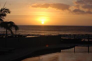 هتل Sunset Reef Resort & Spa