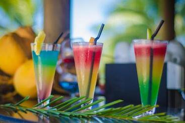 هتل Sunset Reef Resort & Spa