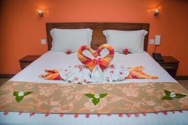 هتل Sunset Reef Resort & Spa