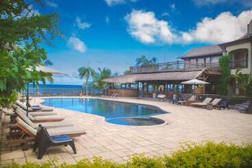هتل Sunset Reef Resort & Spa