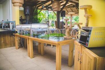 هتل Sunset Reef Resort & Spa