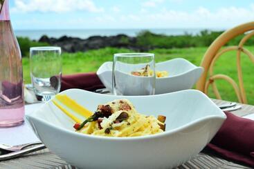 هتل Sunset Reef Resort & Spa