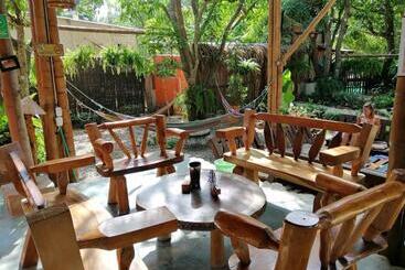 La Natura Hostel & Pool