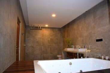 استراحتگاه Margosa Bay