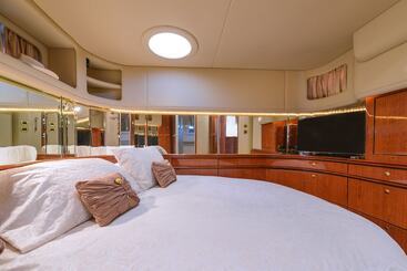 هتل Luxury Yacht