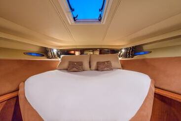 هتل Luxury Yacht