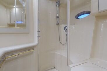هتل Luxury Yacht