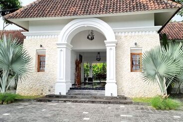 Omatha Village