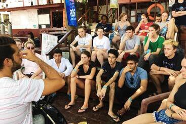 호스텔 Quiver Dive Team Perhentian Dorm