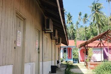 호스텔 Quiver Dive Team Perhentian Dorm
