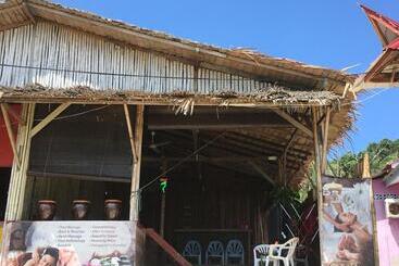 호스텔 Quiver Dive Team Perhentian Dorm