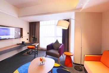 هتل Hampton By Hilton Beihai Station